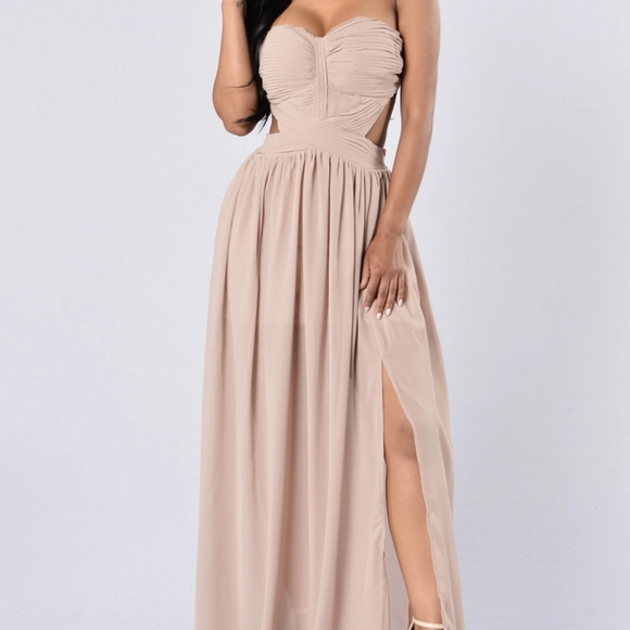 FASHION NOVA // Chiffon Maxi Dress - Picture 1 of 6